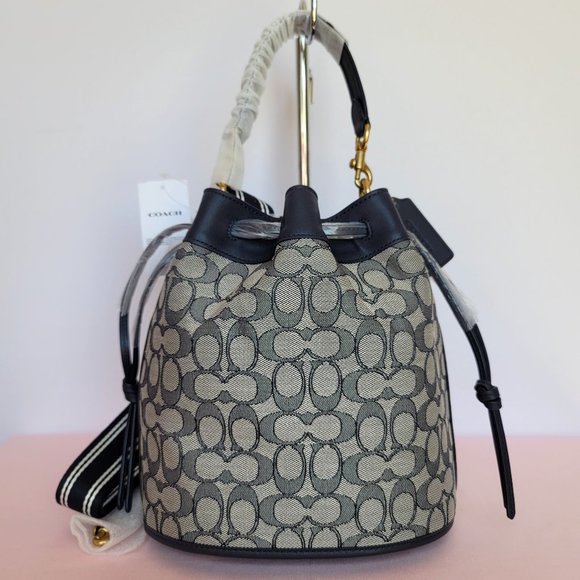 COACH Field Bucket Bag in Signature Jacquard & Leather–Navy Midnight Navy ⭐ - Picture 2 of 16